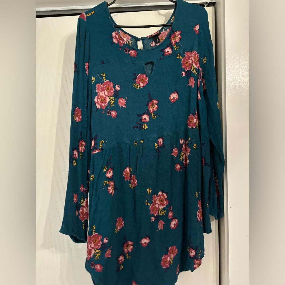 Torrid size 3 blue floral blouse.